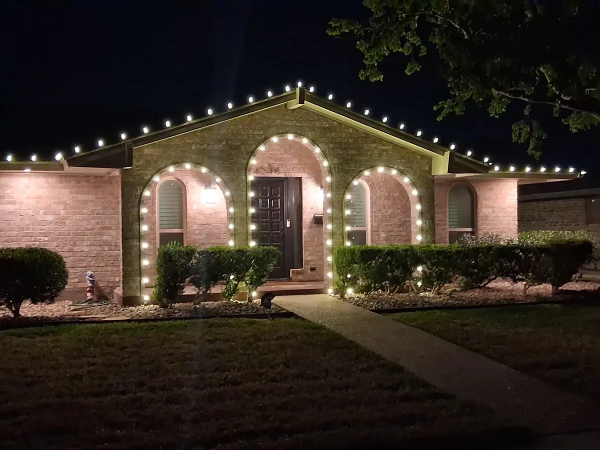 Professional C9 roofline Christmas lighting in Corpus Christi